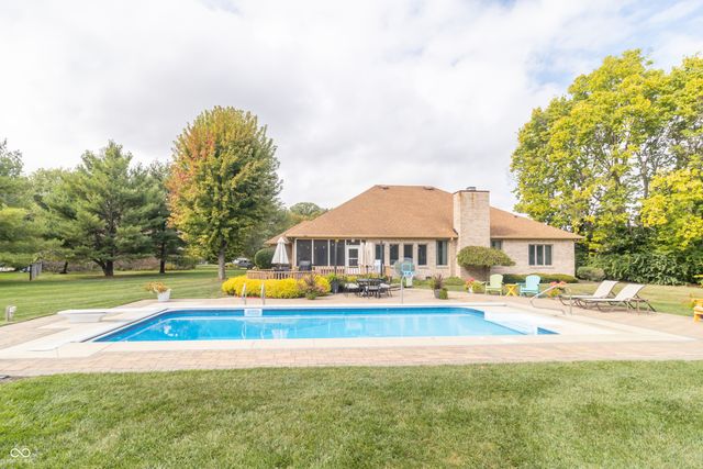 1057 N Cambridge Court, Greenfield, IN 46140