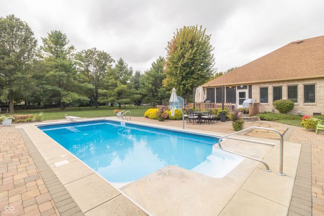 1057 N Cambridge Court, Greenfield, IN 46140