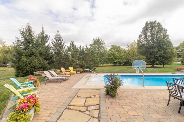 1057 N Cambridge Court, Greenfield, IN 46140