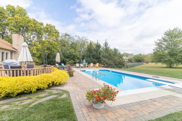 1057 N Cambridge Court, Greenfield, IN 46140