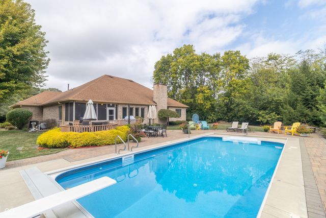 1057 N Cambridge Court, Greenfield, IN 46140