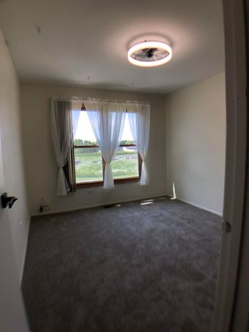 7465 W Hickory Creek Drive, Frankfort, IL 60423
