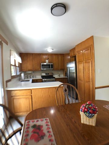 7465 W Hickory Creek Drive, Frankfort, IL 60423