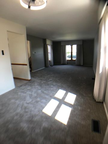 7465 W Hickory Creek Drive, Frankfort, IL 60423