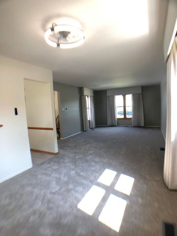 7465 W Hickory Creek Drive, Frankfort, IL 60423