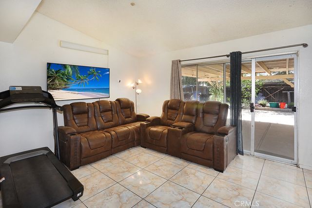 7368 Kamloops Avenue, Fontana, CA 92336