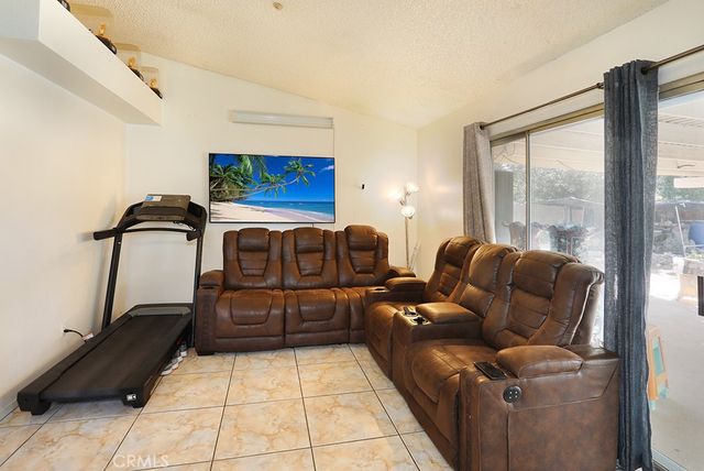 7368 Kamloops Avenue, Fontana, CA 92336