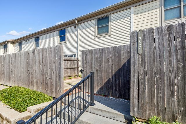 1753 Bristol Walk 1753, Hoffman Estates, IL 60169