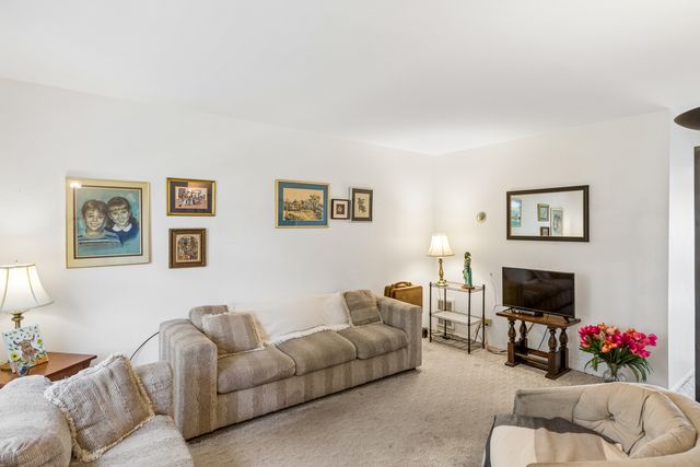 1753 Bristol Walk 1753, Hoffman Estates, IL 60169