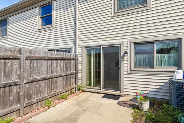 1753 Bristol Walk 1753, Hoffman Estates, IL 60169