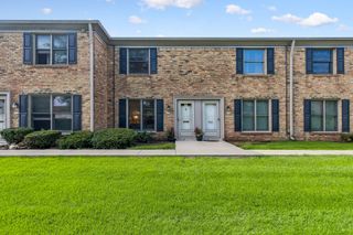 1753 Bristol Walk 1753, Hoffman Estates, IL 60169