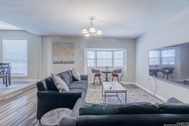 530 Valley Park Dr, San Antonio, TX 78227