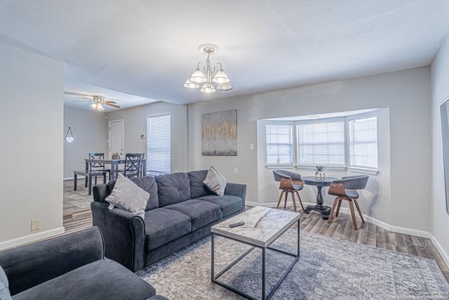 530 Valley Park Dr, San Antonio, TX 78227