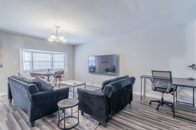 530 Valley Park Dr, San Antonio, TX 78227