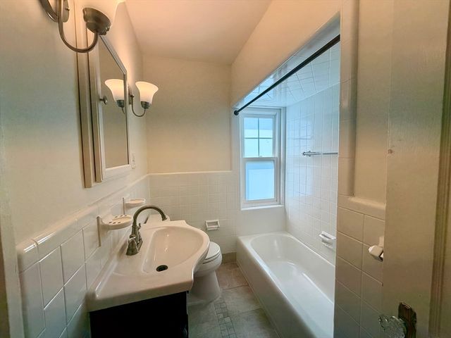 54-56 Noble Street 54-54, Newton, MA 02465