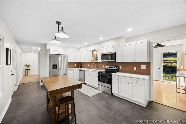 4107 Emma Lou Drive, Floyds Knobs, IN 47119