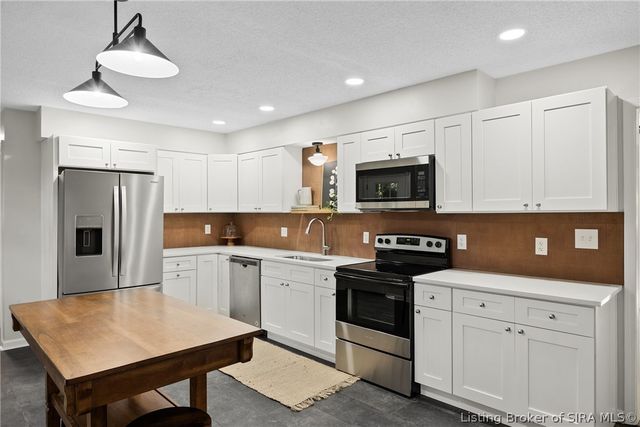 4107 Emma Lou Drive, Floyds Knobs, IN 47119