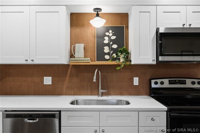 4107 Emma Lou Drive, Floyds Knobs, IN 47119