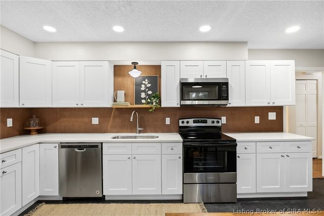 4107 Emma Lou Drive, Floyds Knobs, IN 47119