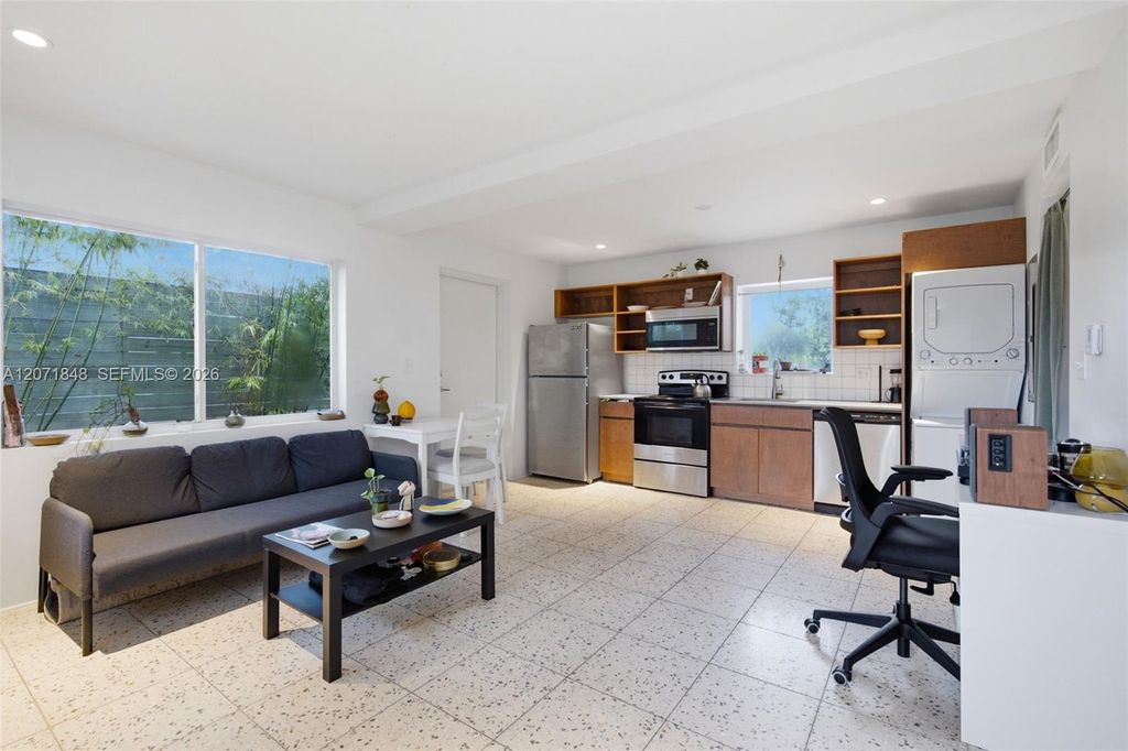 127 NW 74th Street 2, Miami, FL 33150