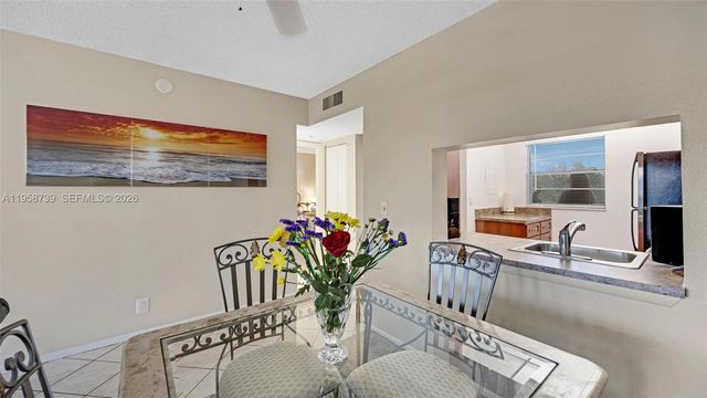 9460 Poinciana Pl 404, Davie, FL 33324