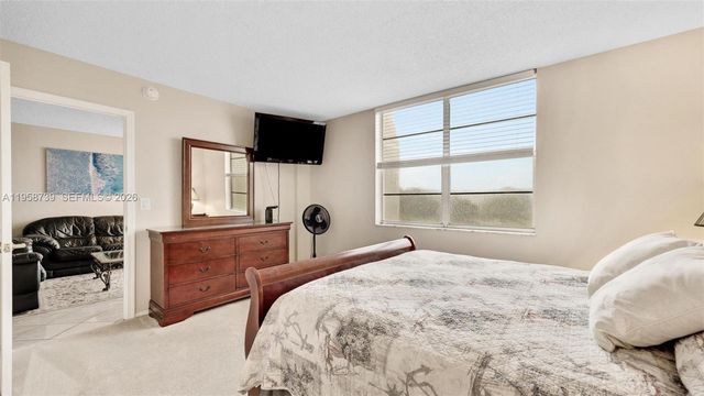 9460 Poinciana Pl 404, Davie, FL 33324