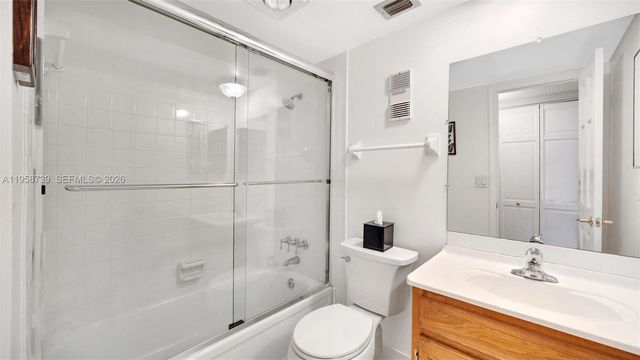 9460 Poinciana Pl 404, Davie, FL 33324