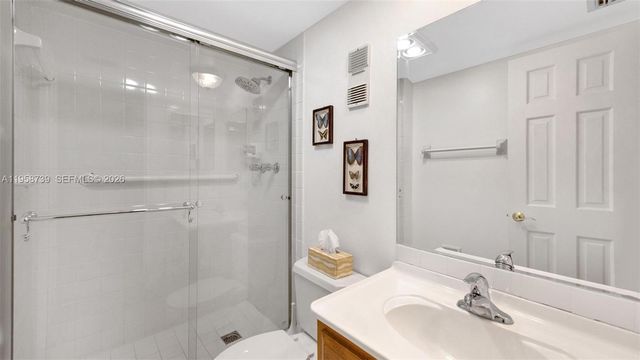 9460 Poinciana Pl 404, Davie, FL 33324