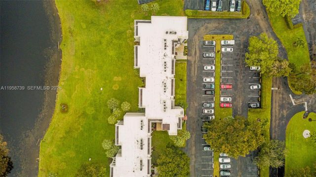 9460 Poinciana Pl 404, Davie, FL 33324