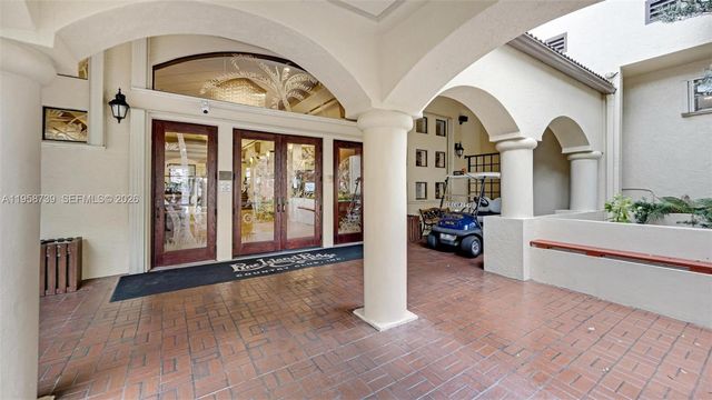 9460 Poinciana Pl 404, Davie, FL 33324