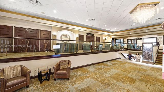 9460 Poinciana Pl 404, Davie, FL 33324