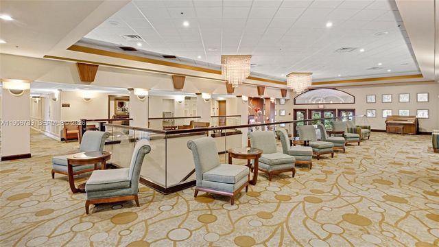 9460 Poinciana Pl 404, Davie, FL 33324