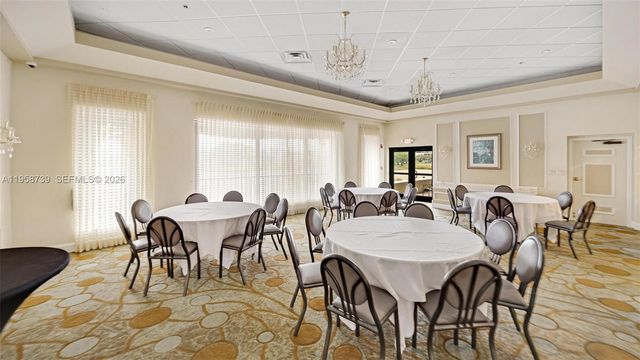 9460 Poinciana Pl 404, Davie, FL 33324