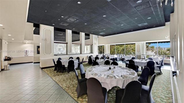 9460 Poinciana Pl 404, Davie, FL 33324