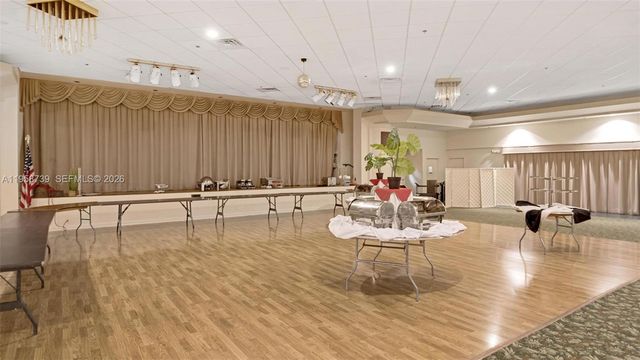 9460 Poinciana Pl 404, Davie, FL 33324