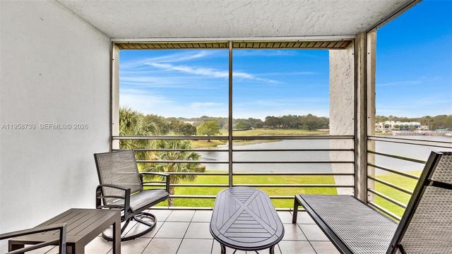 9460 Poinciana Pl 404, Davie, FL 33324