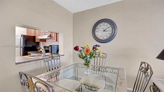 9460 Poinciana Pl 404, Davie, FL 33324