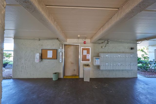 11700 PARK BOULEVARD 209, Seminole, FL 33772