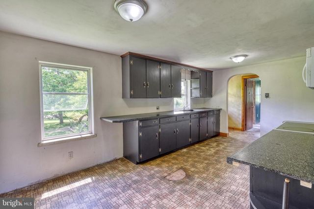 9 PINE GROVE RD, Hanover, PA 17331