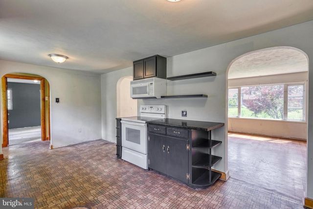 9 PINE GROVE RD, Hanover, PA 17331