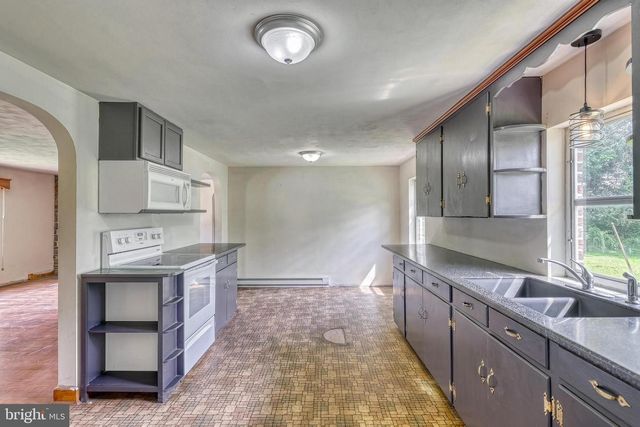9 PINE GROVE RD, Hanover, PA 17331