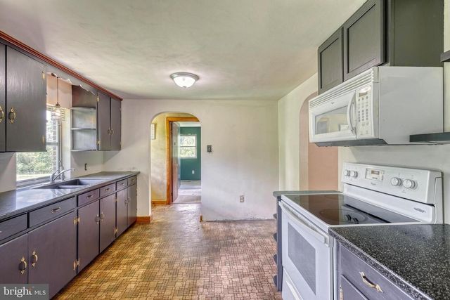 9 PINE GROVE RD, Hanover, PA 17331