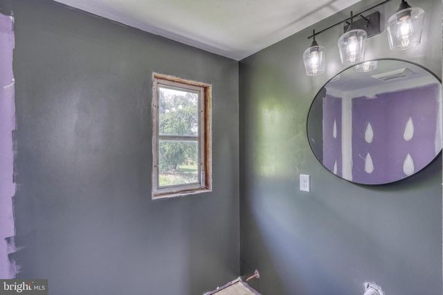 9 PINE GROVE RD, Hanover, PA 17331