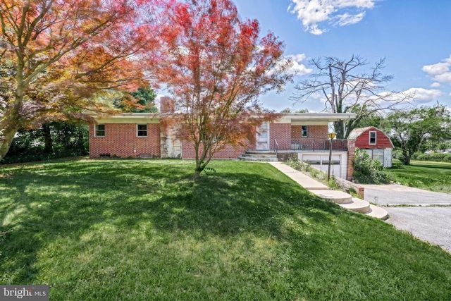 9 PINE GROVE RD, Hanover, PA 17331