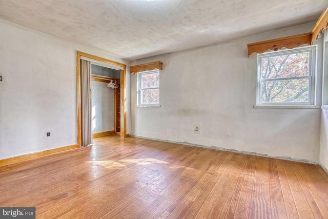 9 PINE GROVE RD, Hanover, PA 17331