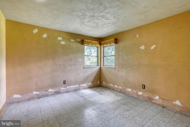 9 PINE GROVE RD, Hanover, PA 17331