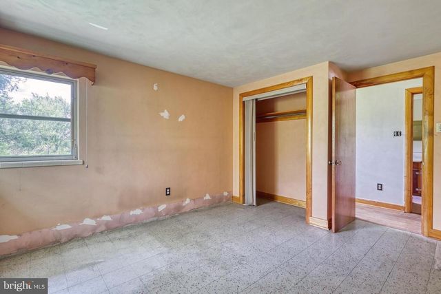 9 PINE GROVE RD, Hanover, PA 17331