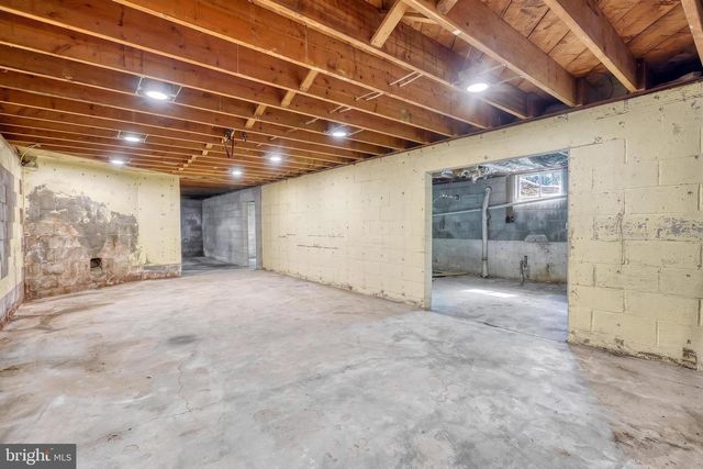 9 PINE GROVE RD, Hanover, PA 17331