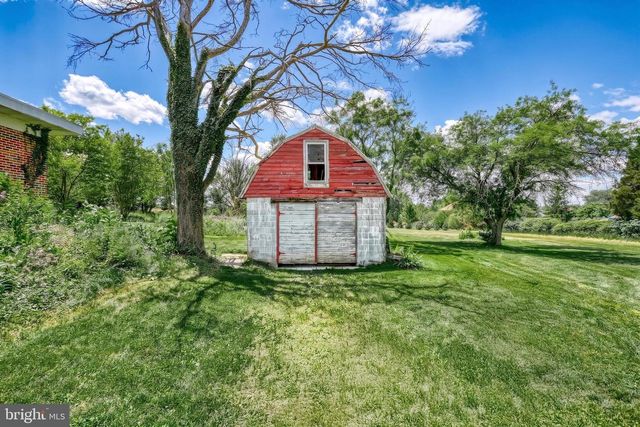 9 PINE GROVE RD, Hanover, PA 17331