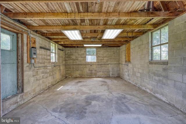 9 PINE GROVE RD, Hanover, PA 17331